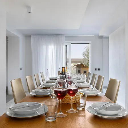 Acquaviva With Panoramic, Private Pool And Gym - By Posarellivillas *