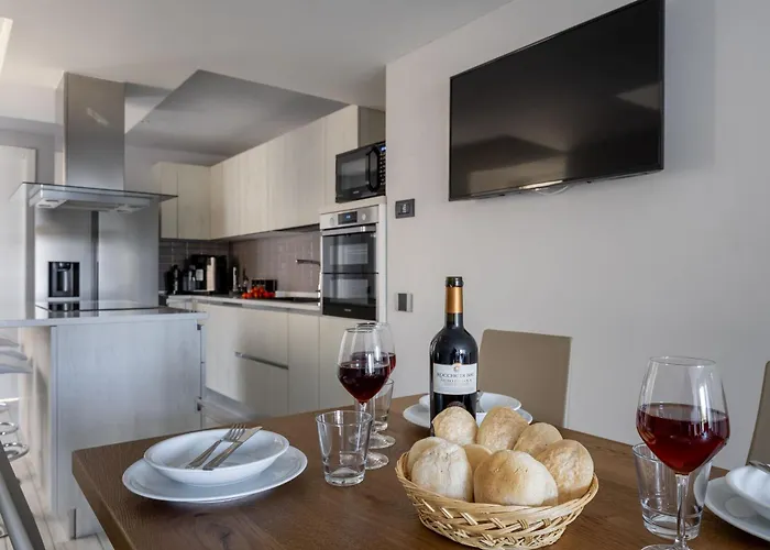 Villa Acquaviva With Panoramic, Private Pool And Gym - By Posarellivillas *