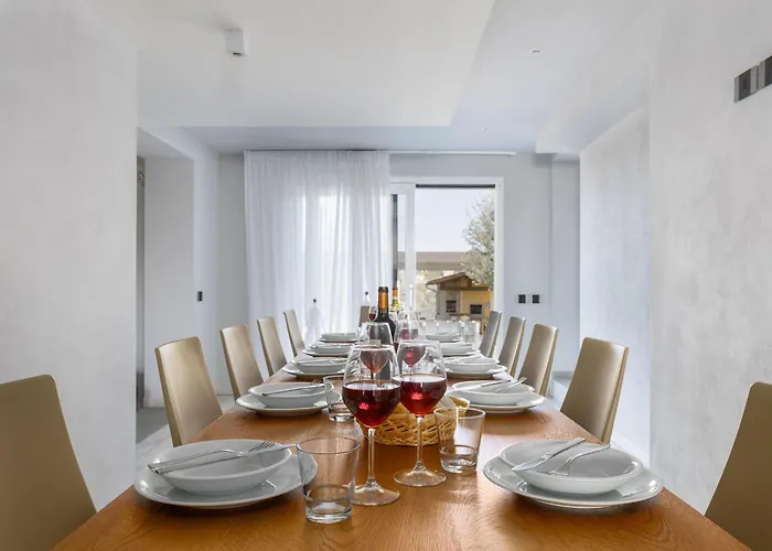 Acquaviva With Panoramic, Private Pool And Gym - By Posarellivillas *